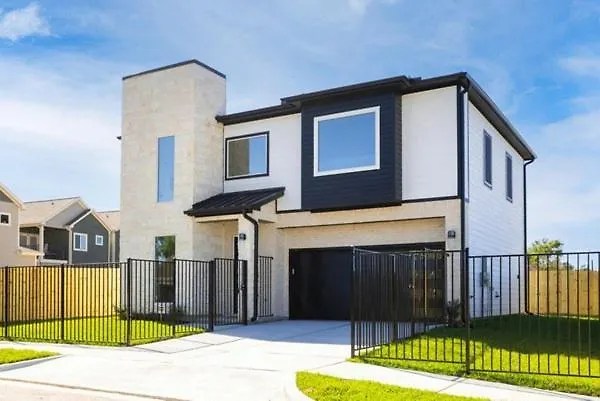 Cute Cozy House Close To Major Sporting Events And Restaurants