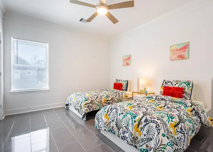 Cute Cozy House Close To Major Sporting Events And Restaurants